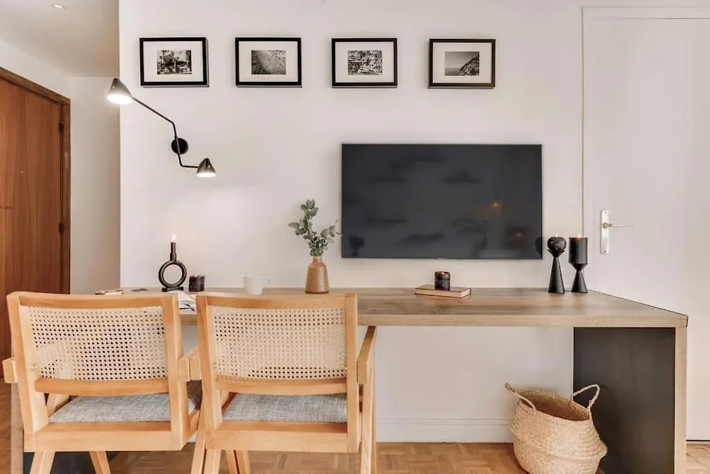 Marini - A Auteuil Apartament *