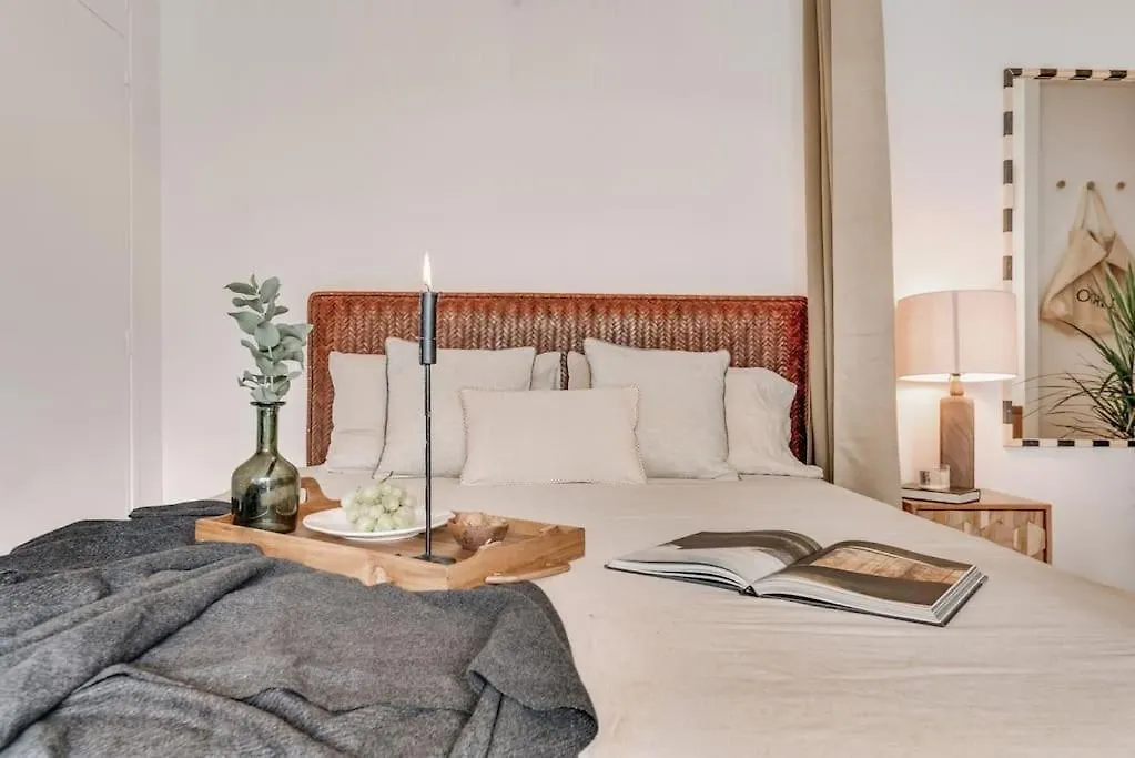 Marini - A Auteuil Apartament
