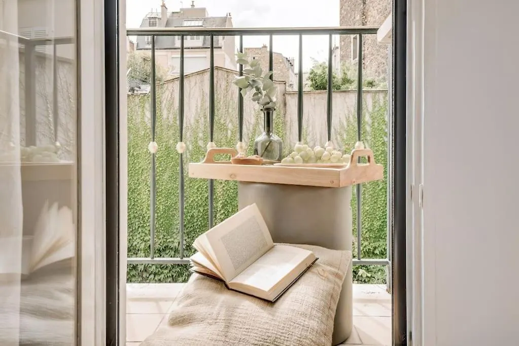 Marini - A Auteuil Apartment